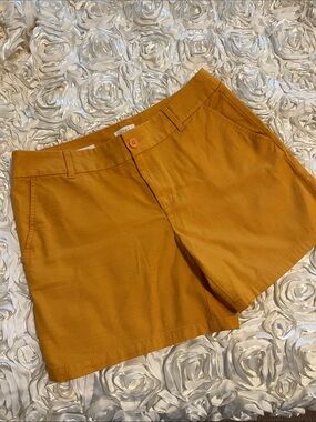 LOFT Gold 6" Inseam Shorts